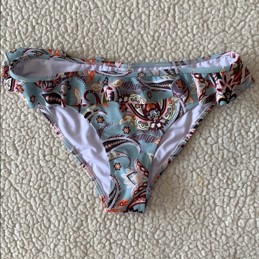 Cupshe swim bottom ruffle paisley medium NEW